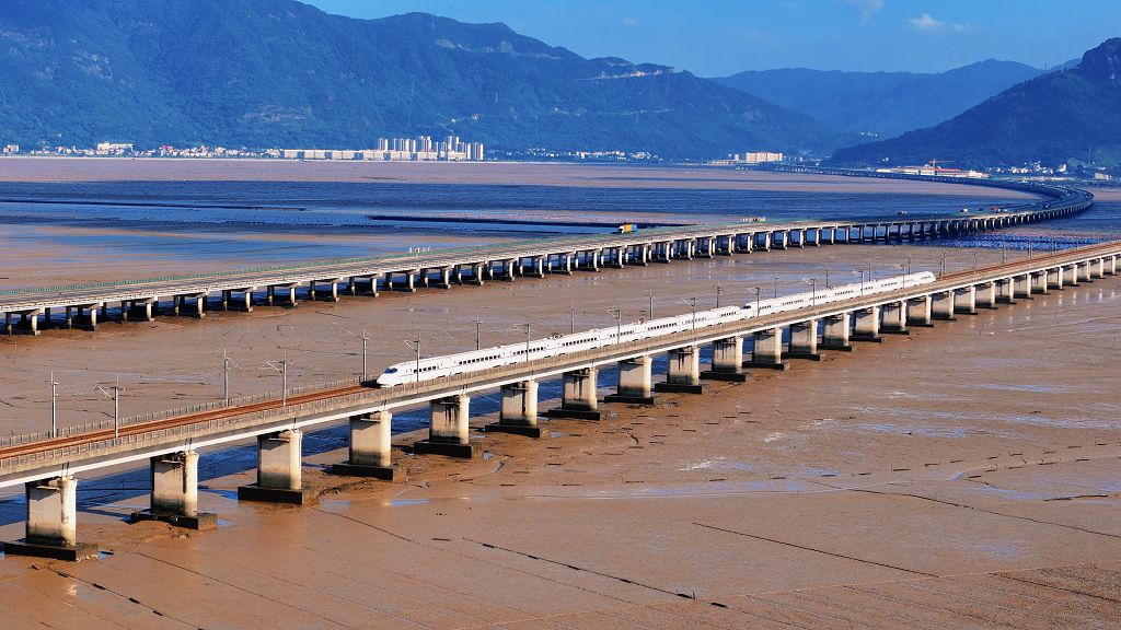 坐「海上列車」、追橘子海！來蕉城這座漁村愜意過夏天